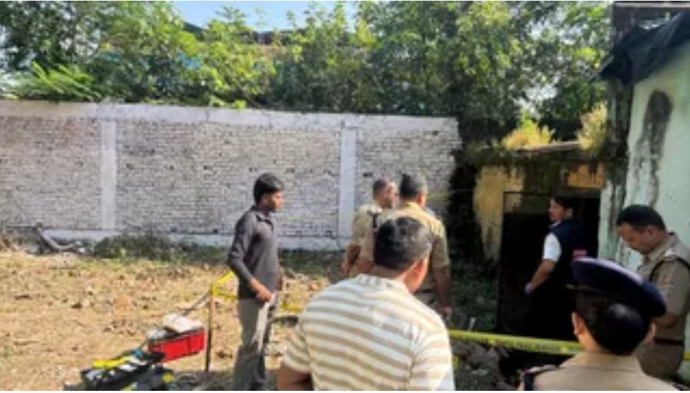 पत्नी की गोली मारकर हत्या के बाद पति फरार, खुद पुलिस को दी वारदात की जानकारी