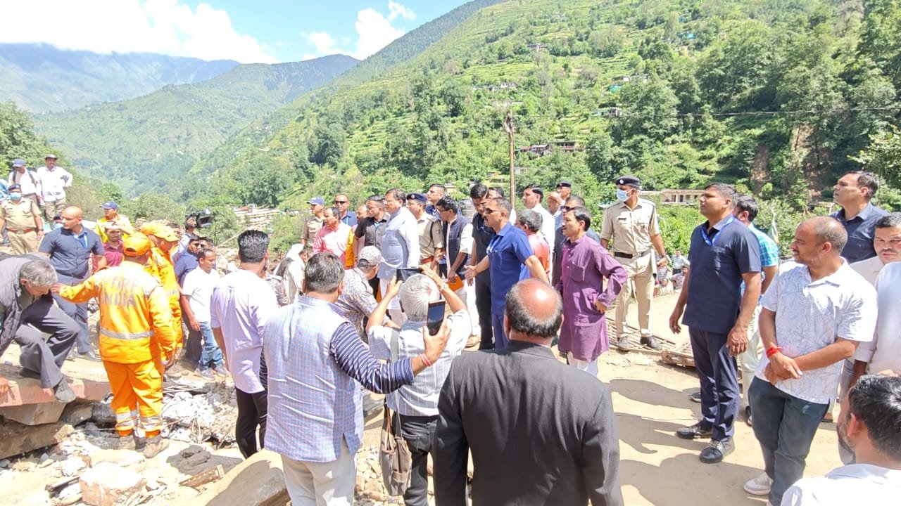 मुख्यमंत्री का चमोली जिले में आपदा प्रभावित क्षेत्रों का दौरा