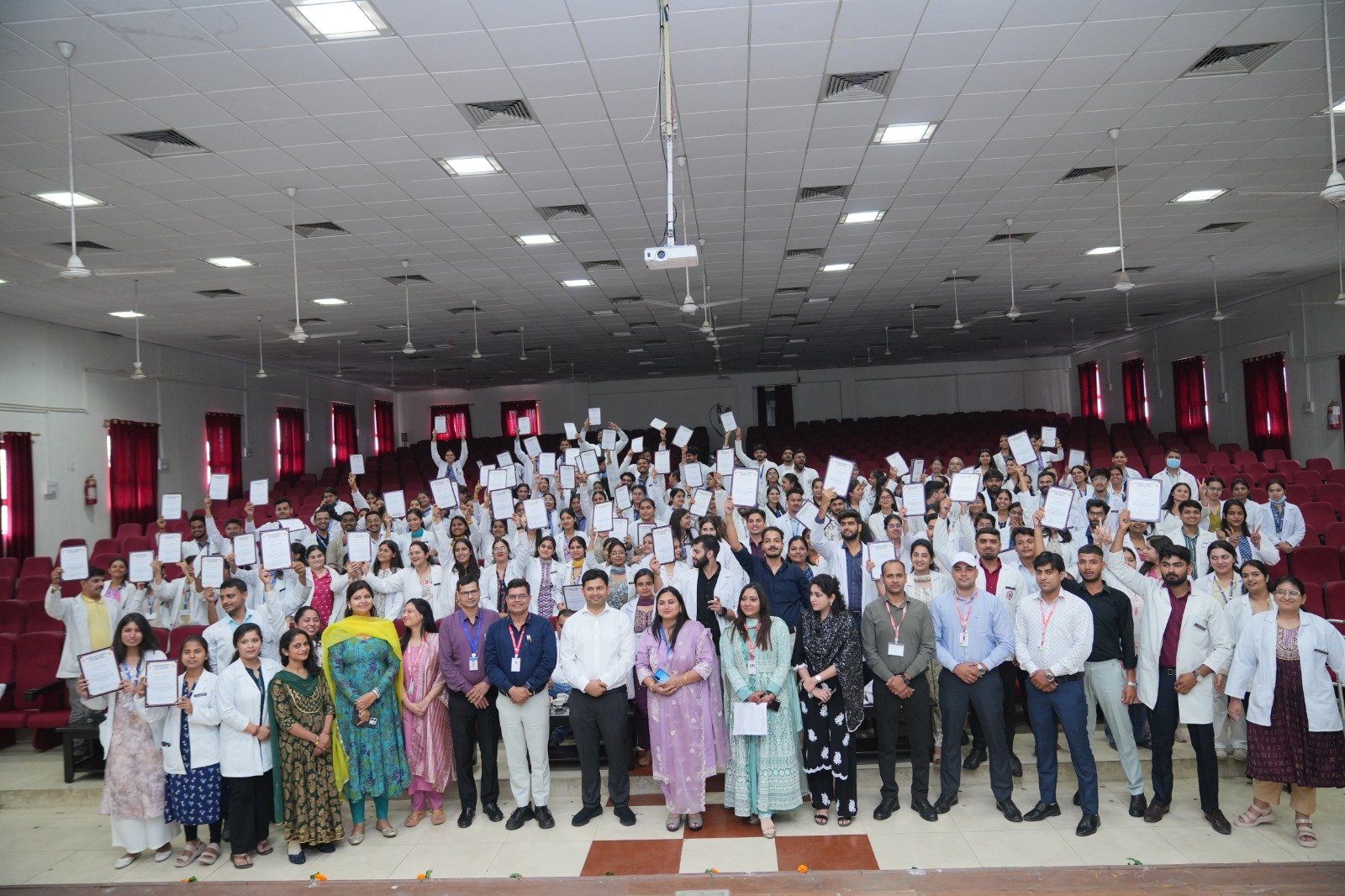 इन्दिरेश अस्पताल के फिजियोथेरेपी विभाग की ओर से एक दिवसीय सेमिनार