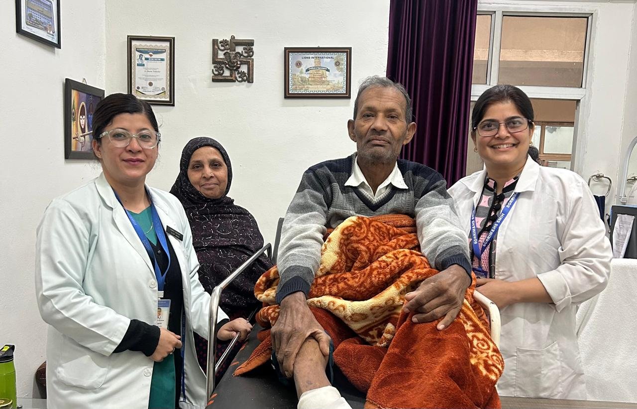 महंत इन्दिरेश अस्पताल में माइक्रोसर्जरी द्वारा सफल इलाज।