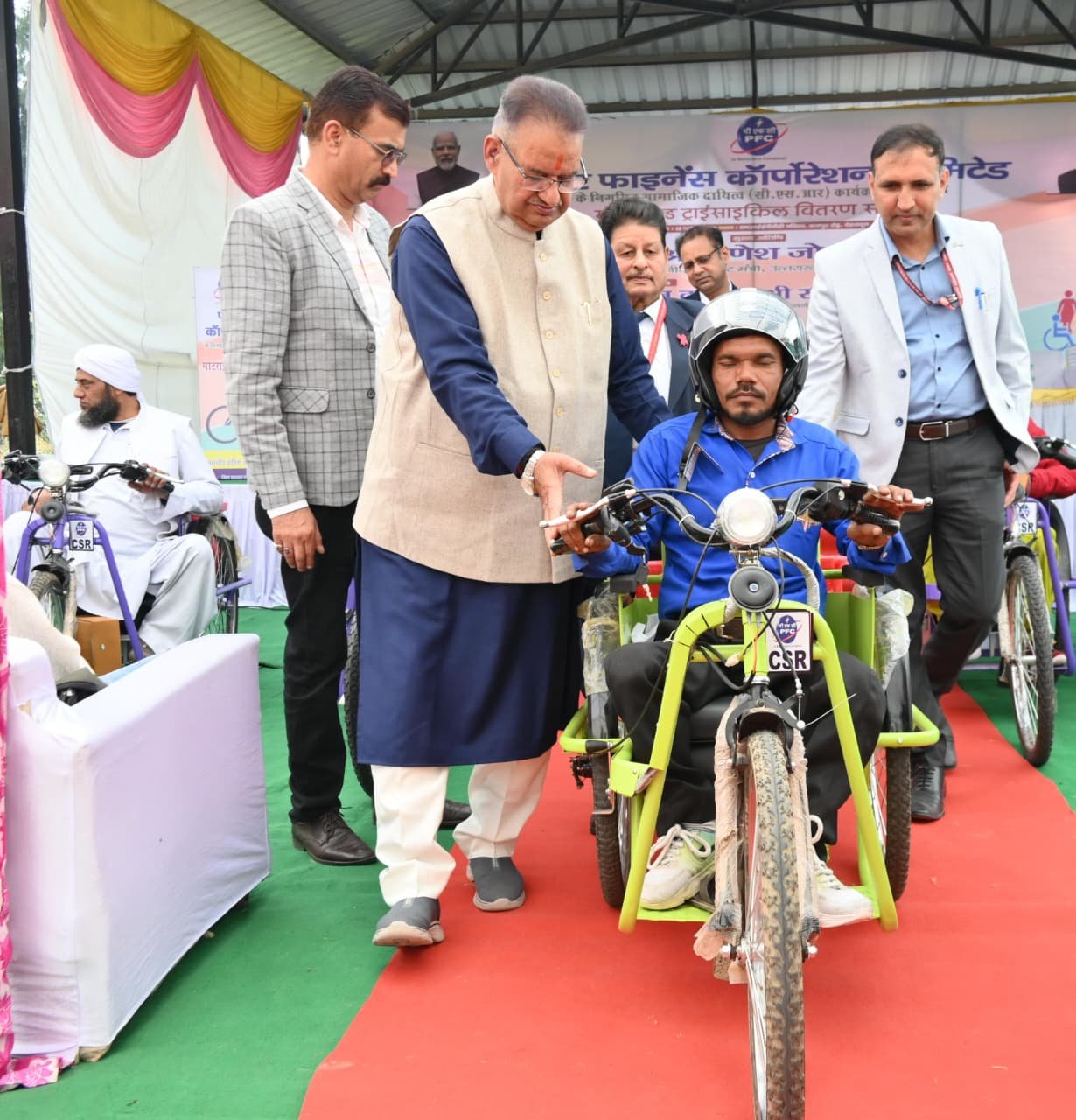 कैबिनेट मंत्री गणेश जोशी ने दिव्यांगजनों को 169 निशुल्क मोटराइज्ड ट्राईसाइकिलों किया वितरण।