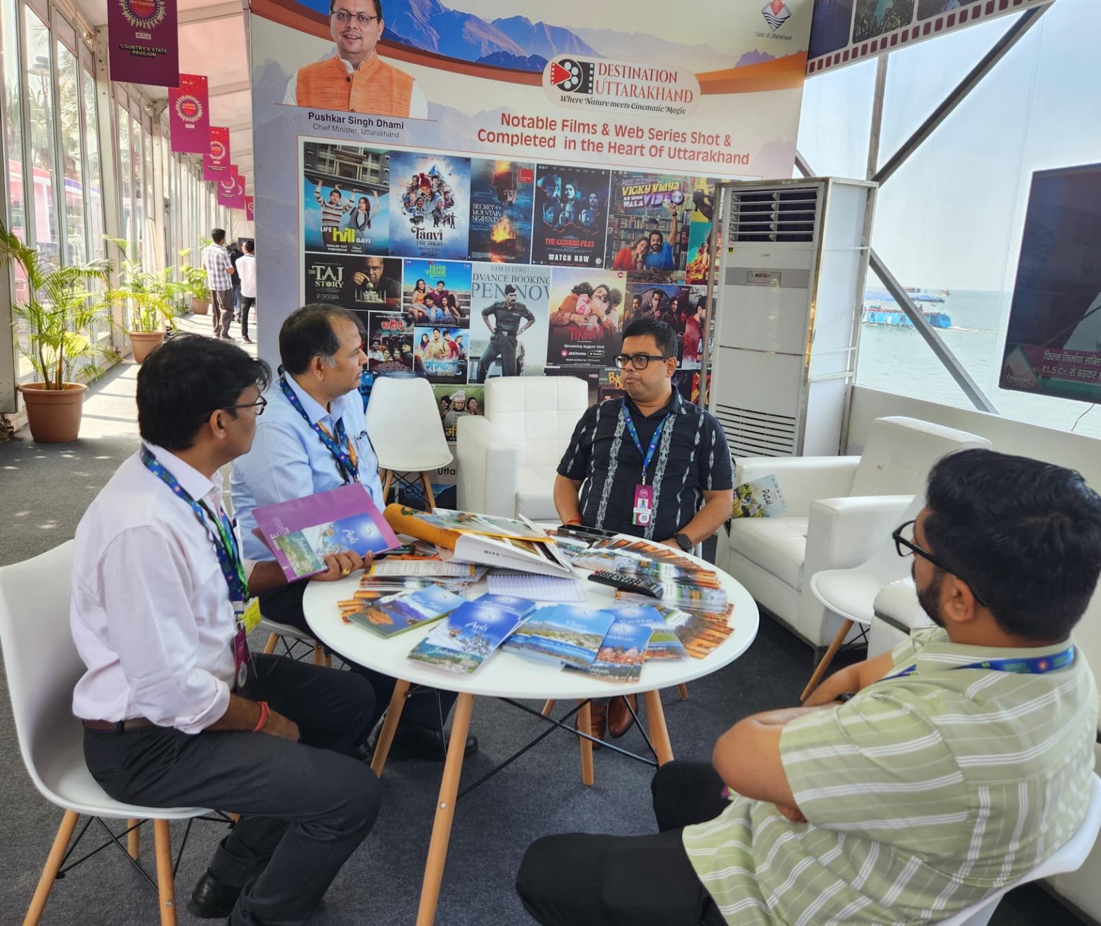 वेव्स फिल्म बाज़ार 2025 में बना उत्तराखंड पवेलियन रहा आकर्षण का केंद्र।