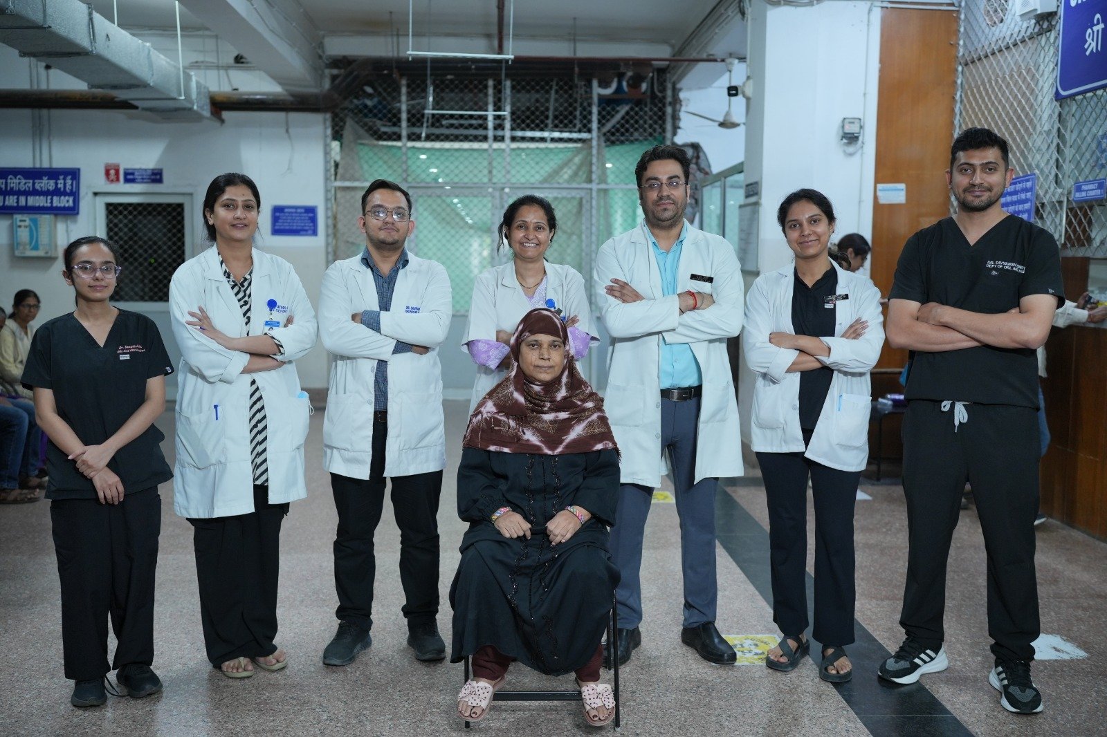 महंत इन्दिरेश अस्पताल के डाॅक्टरों ने महिला की गर्दन से निकाला ट्यूमर।