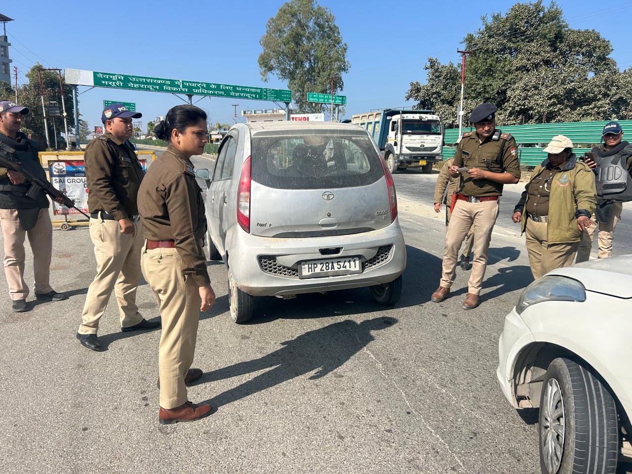 एसएसपी देहरादून के निर्देशों पर पूरे जनपद में लगातार चल रहा दून पुलिस का चेकिंग अभियान।