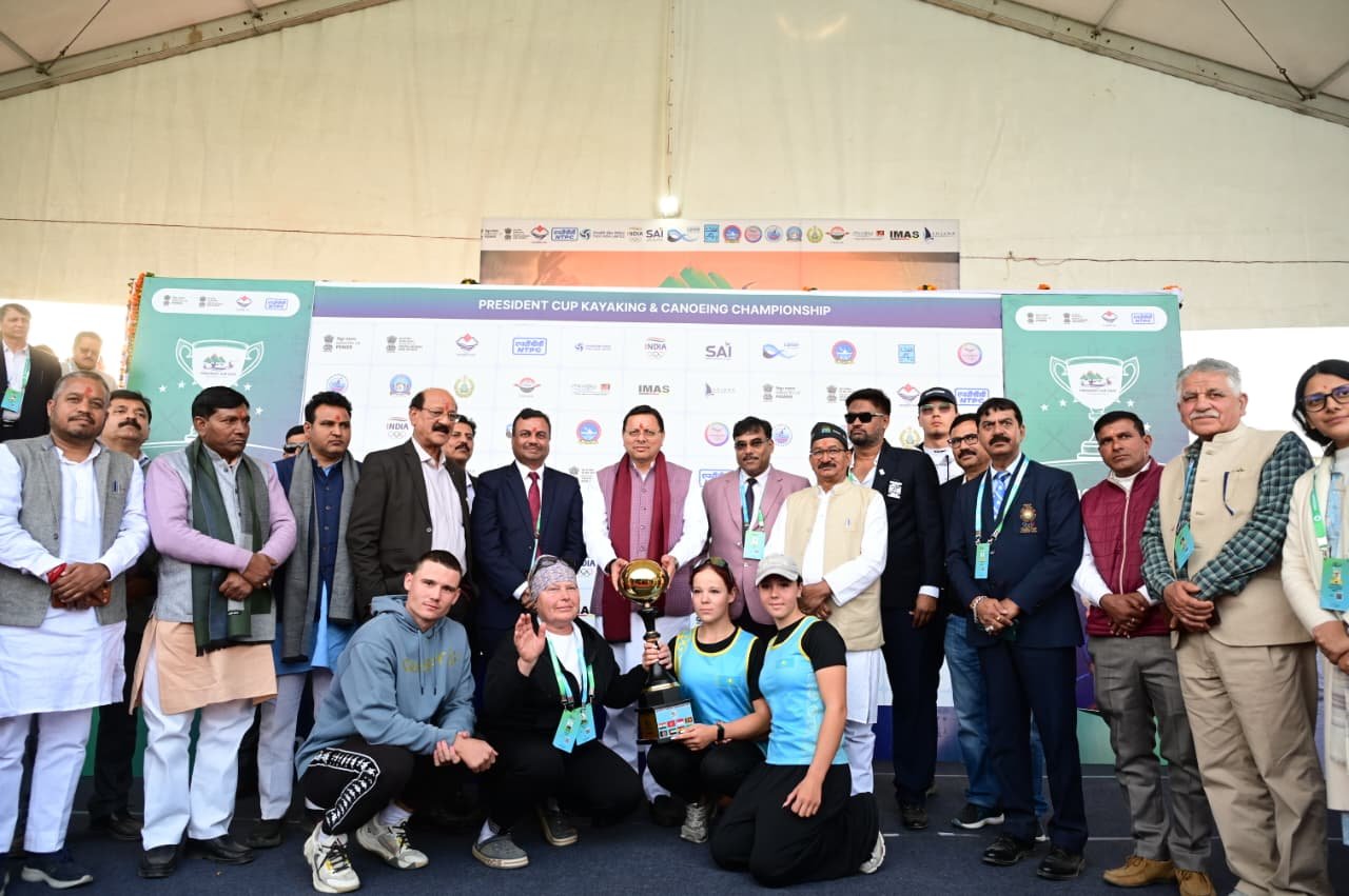 टिहरी झील में ‘इंटरनेशनल प्रेसिडेंट कप-2025’ व ‘चतुर्थ टिहरी वाटर स्पोर्ट्स कप-2025’ का भव्य समापन — मुख्यमंत्री पुष्कर सिंह धामी पहुंचे समापन समारोह में।