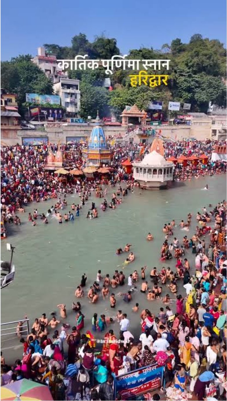 हरिद्वार में उमड़ी श्रद्धालुओं की भीड़, गंगा में लगाई आस्था की डुबकी।