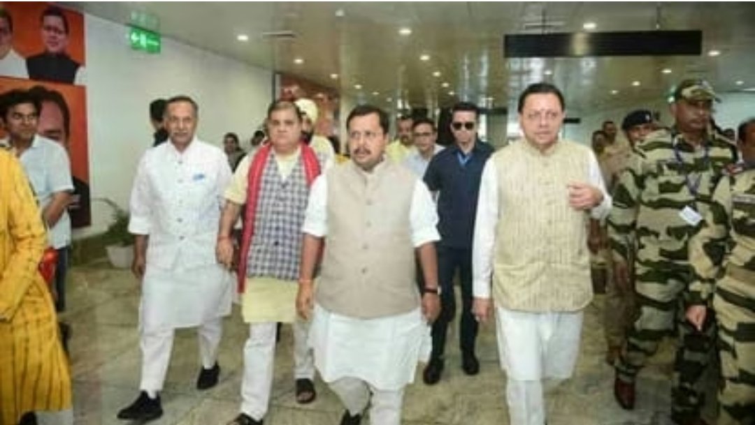 दून में भाजपा अध्यक्ष नितिन नवीन का भव्य स्वागत, पारंपरिक रंग में दिखा कार्यकर्ताओं का उत्साह।