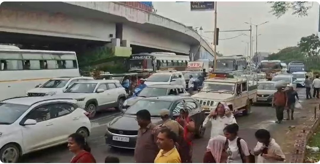 वीकेंड के दबाव में हरिद्वार की रफ्तार थमी, हाईवे पर घंटों फंसा रहा ट्रैफिक।