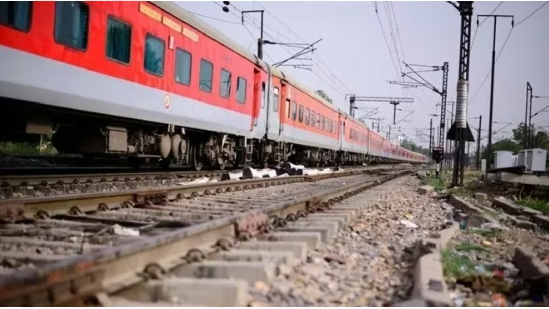 महाकुंभ-2027 की तैयारी तेज: देहरादून-हरिद्वार मार्ग पर दौड़ेंगी 24 कोचों की लंबी ट्रेनें, रेलवे बढ़ाएगा क्षमता।