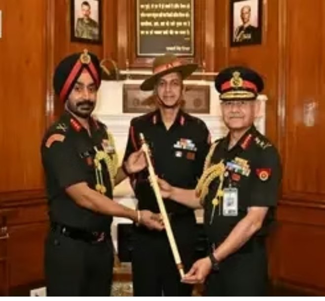 सेना प्रमुख जनरल उपेंद्र द्विवेदी ने फिर संभाली जम्मू-कश्मीर राइफल्स और लद्दाख स्काउट्स के मानद कर्नल की जिम्मेदारी,